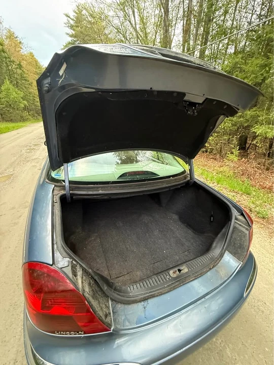 1999 Lincoln Continental 9th Gen - Image 11 of 12