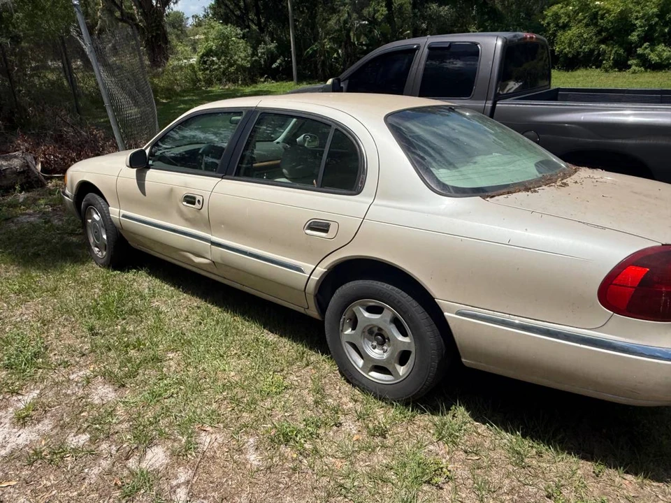 2000 Lincoln Continental 9th Gen - Image 3 of 10