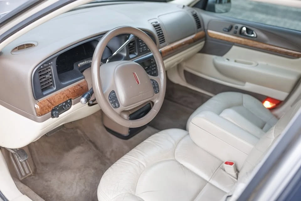 1999 Lincoln Continental 9th Gen - Image 12 of 20