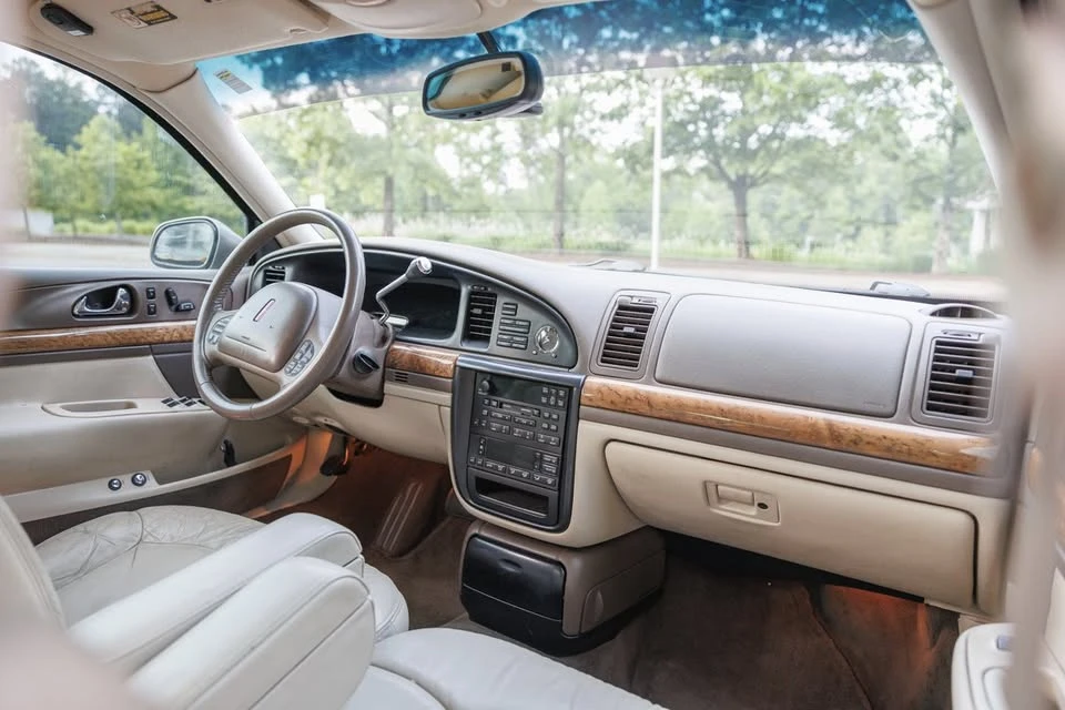 1999 Lincoln Continental 9th Gen - Image 2 of 20
