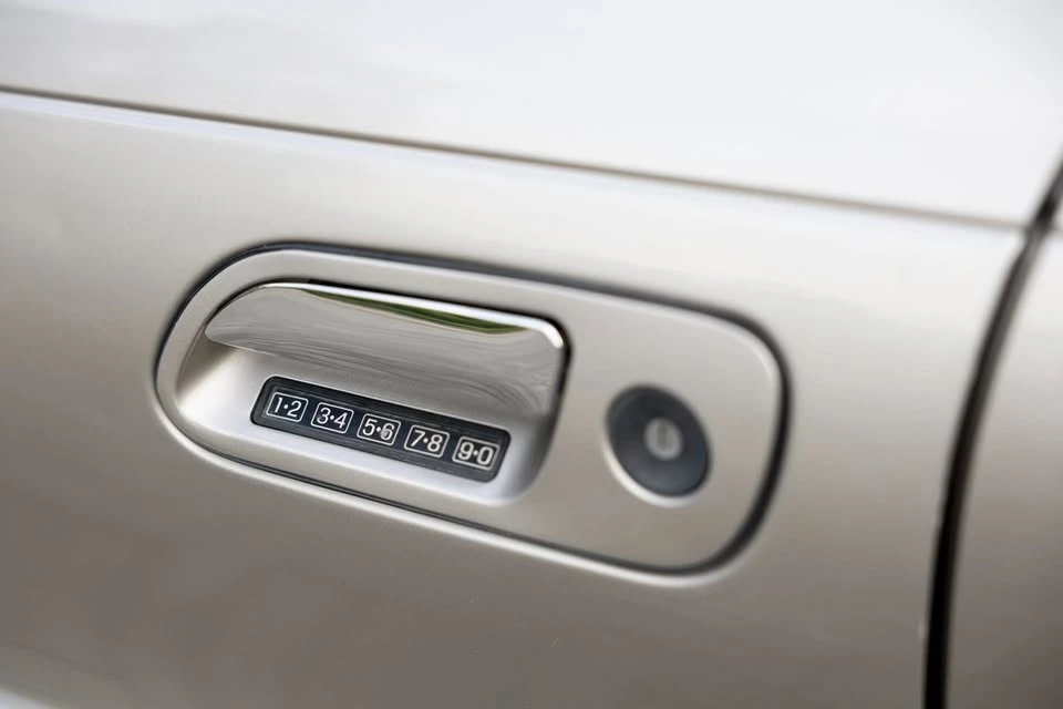 1999 Lincoln Continental 9th Gen - Image 18 of 20
