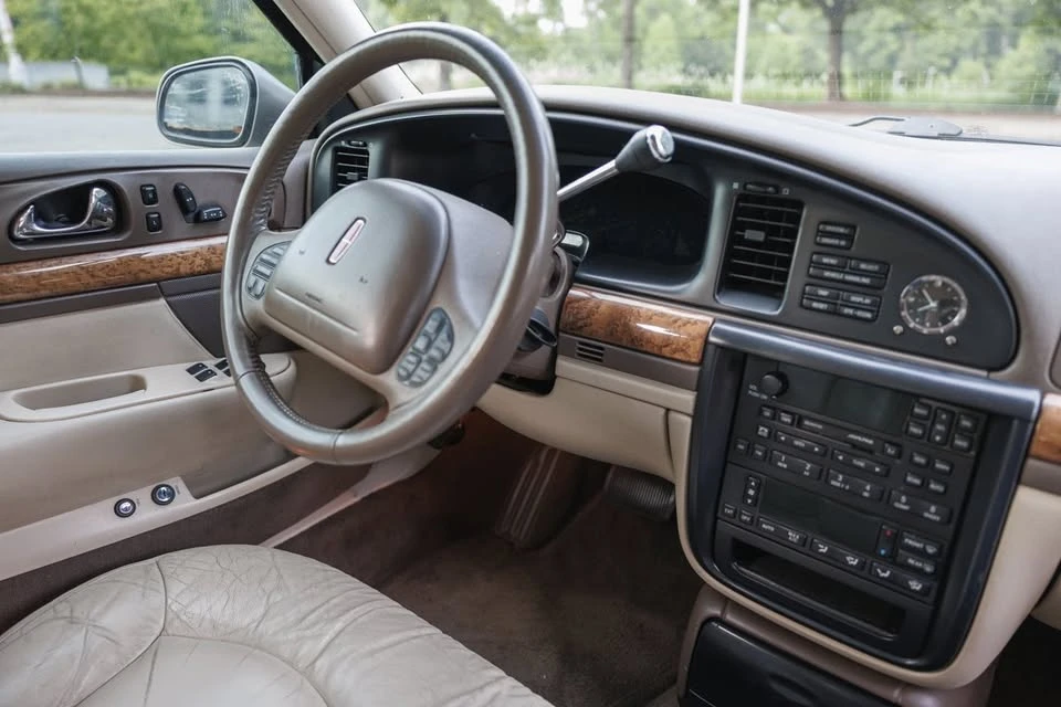 1999 Lincoln Continental 9th Gen - Image 16 of 20