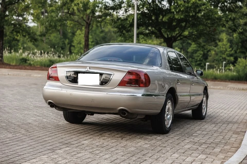 1999 Lincoln Continental 9th Gen - Image 7 of 20