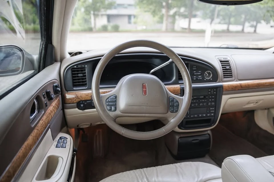 1999 Lincoln Continental 9th Gen - Image 17 of 20