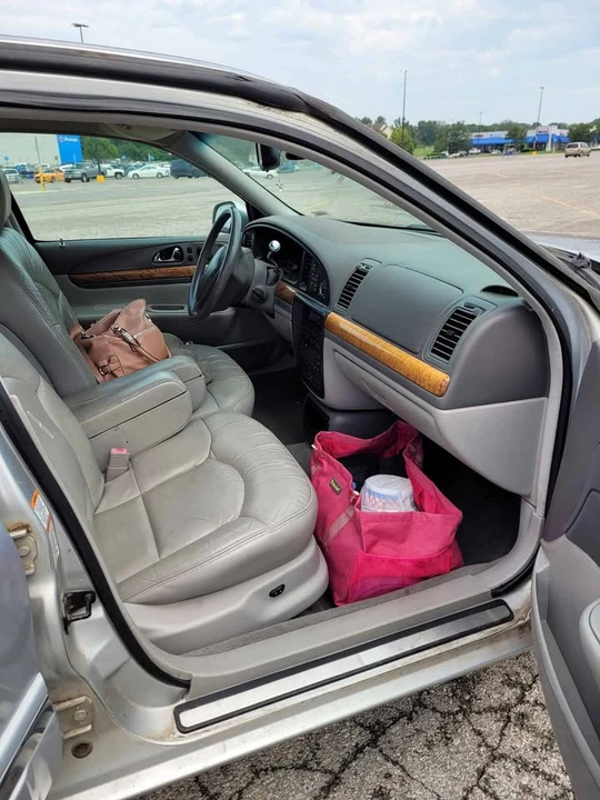 1999 Lincoln Continental 9th Gen - Image 12 of 16
