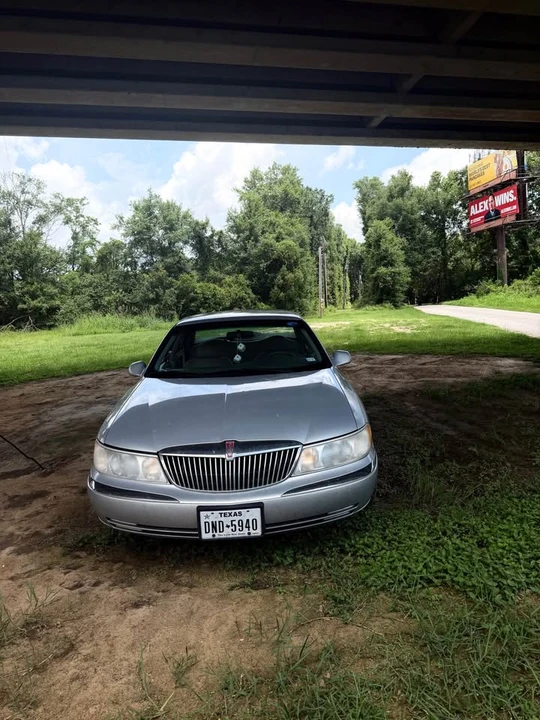 1999 Lincoln Continental 9th Gen - Image 2 of 5