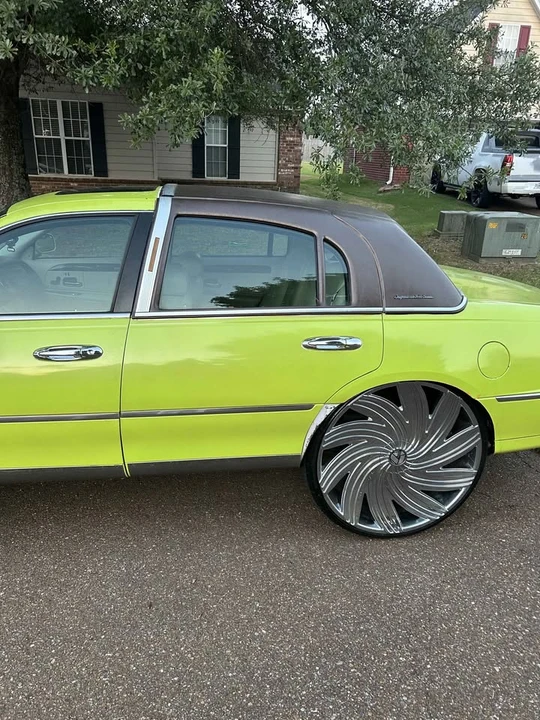 1999 Lincoln Continental 9th Gen - Image 2 of 4