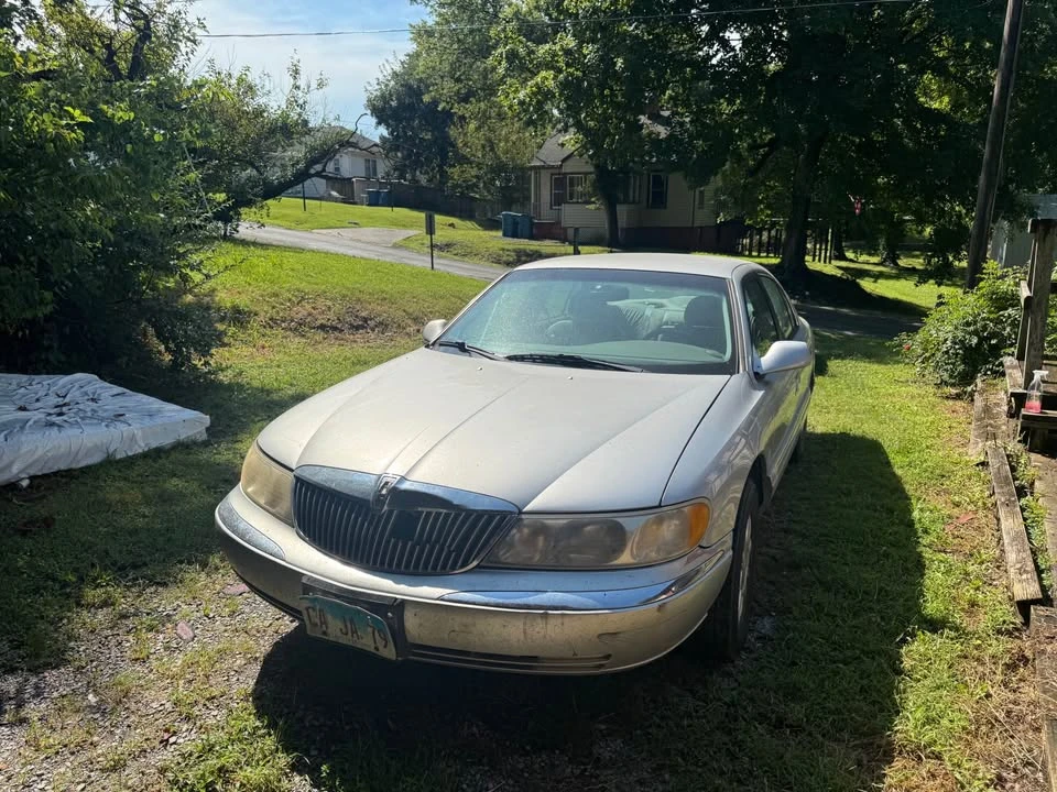 1999 Lincoln Continental 9th Gen - Image 4 of 9