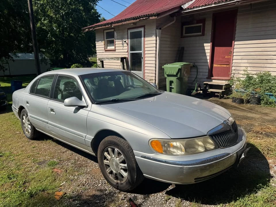 1999 Lincoln Continental 9th Gen - Image 3 of 9