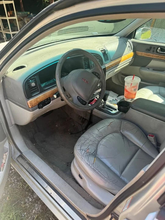 1999 Lincoln Continental 9th Gen - Image 9 of 9
