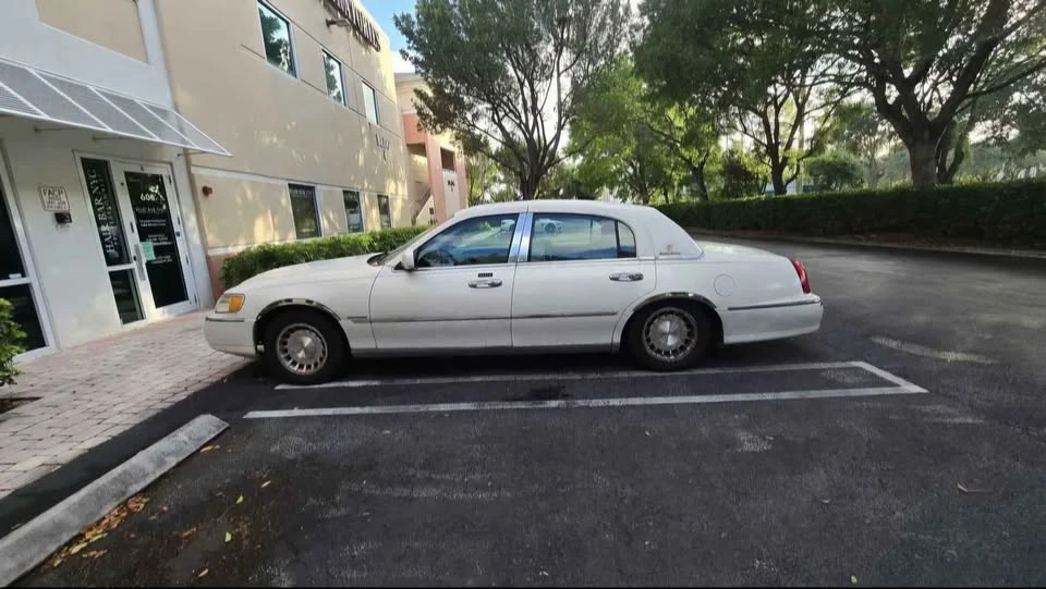 1999 Lincoln Continental 9th Gen - Image 4 of 6