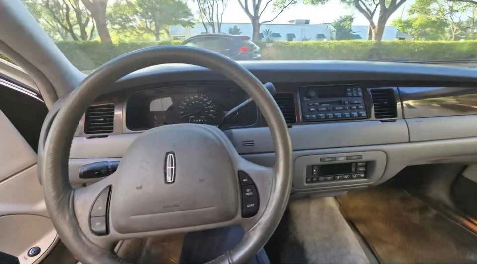 1999 Lincoln Continental 9th Gen - Image 2 of 6