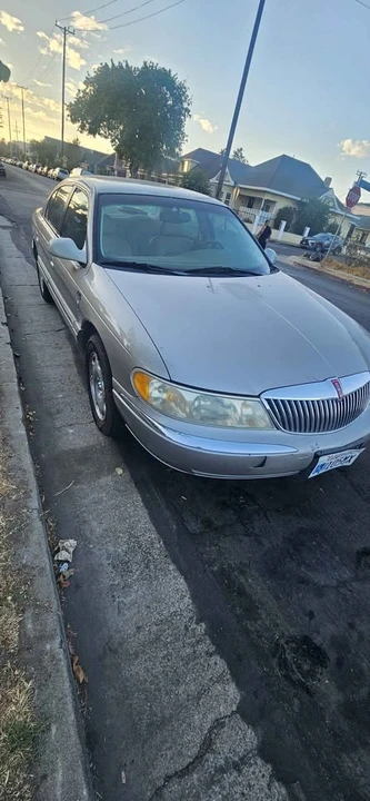 1999 Lincoln Continental 9th Gen - Image 2 of 9