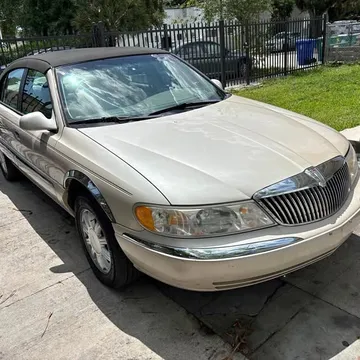 1999 Lincoln Continental Signature Sedan 4D