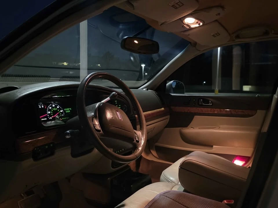 1999 Lincoln Continental 9th Gen - Image 9 of 16