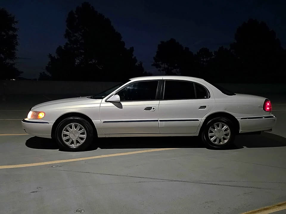 1999 Lincoln Continental 9th Gen - Image 2 of 16