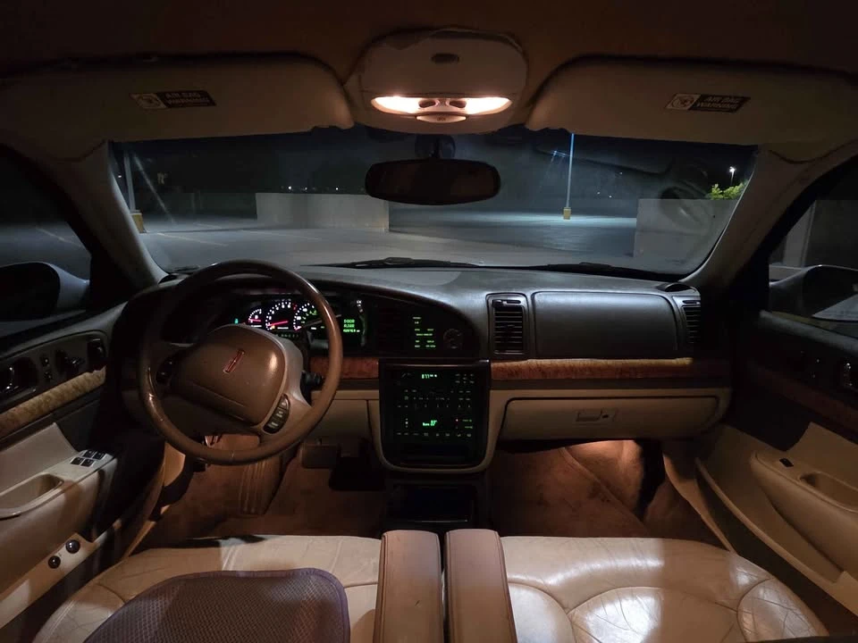 1999 Lincoln Continental 9th Gen - Image 8 of 16