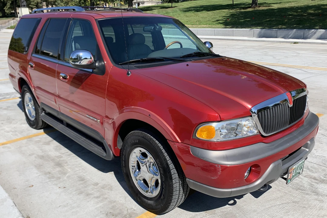 1999 Lincoln Navigator 1st Gen - Image 2 of 31