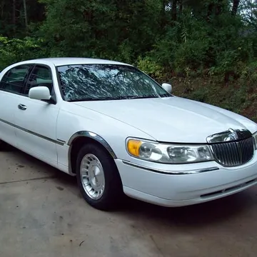 1999 Lincoln Town Car Executive