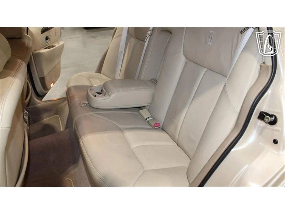 1999 Lincoln Town Car - Image 4 of 31