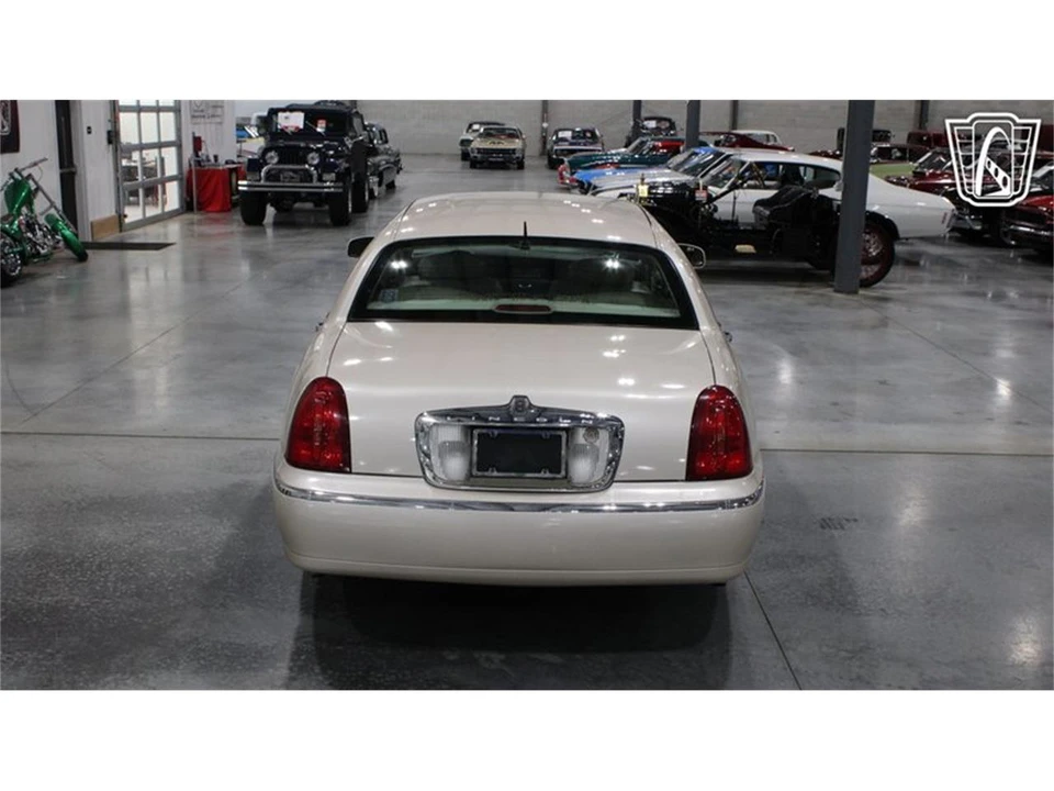 1999 Lincoln Town Car - Image 29 of 31
