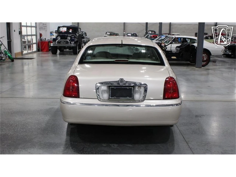 1999 Lincoln Town Car - Image 11 of 31