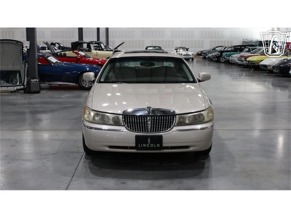1999 Lincoln Town Car - Image 15 of 31