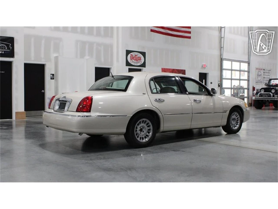 1999 Lincoln Town Car - Image 20 of 31