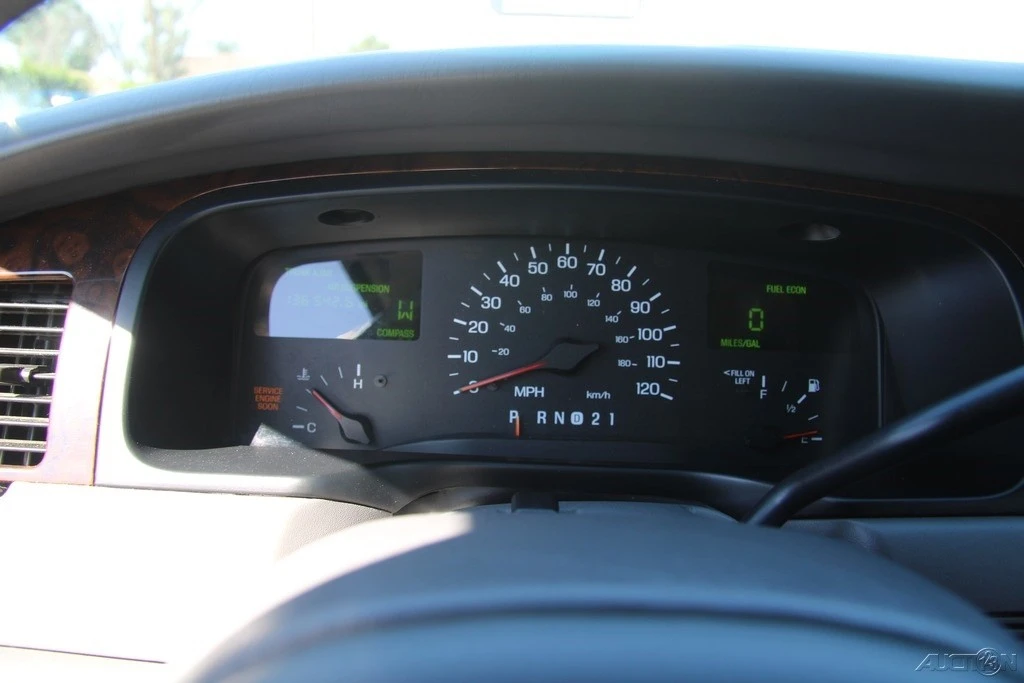 1999 Lincoln Town Car - Image 16 of 21