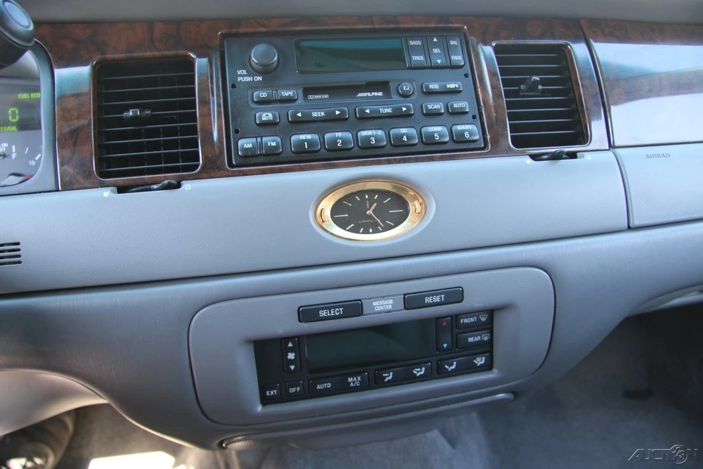1999 Lincoln Town Car - Image 18 of 21