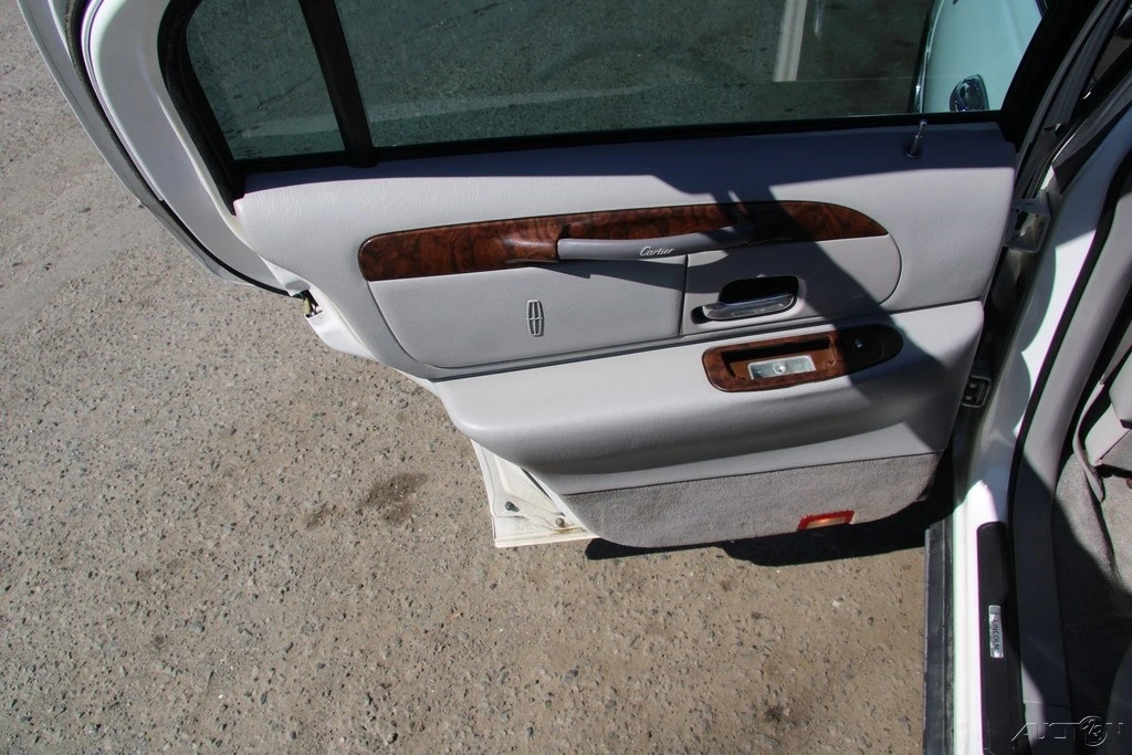 1999 Lincoln Town Car - Image 19 of 21
