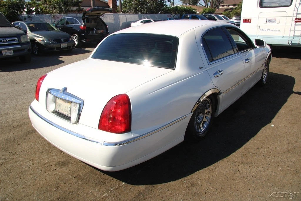 1999 Lincoln Town Car - Image 7 of 21