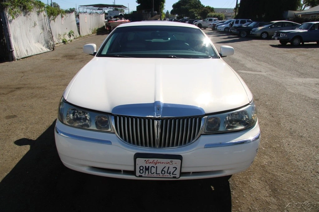 1999 Lincoln Town Car - Image 11 of 21
