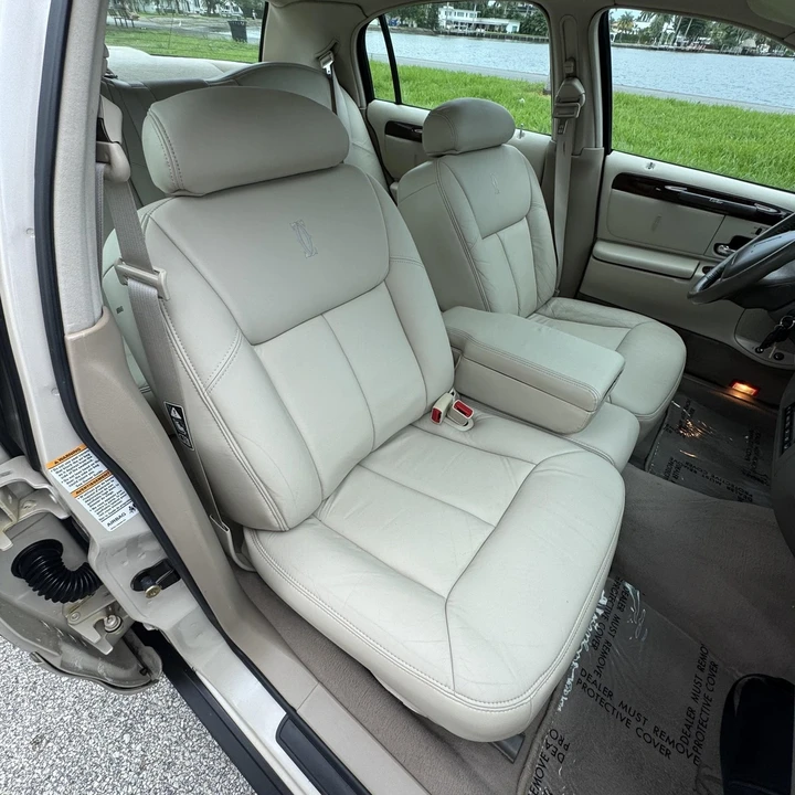 1999 Lincoln Town Car - Image 19 of 21
