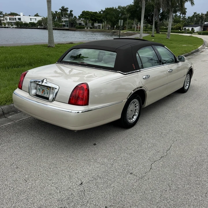 1999 Lincoln Town Car - Image 12 of 21
