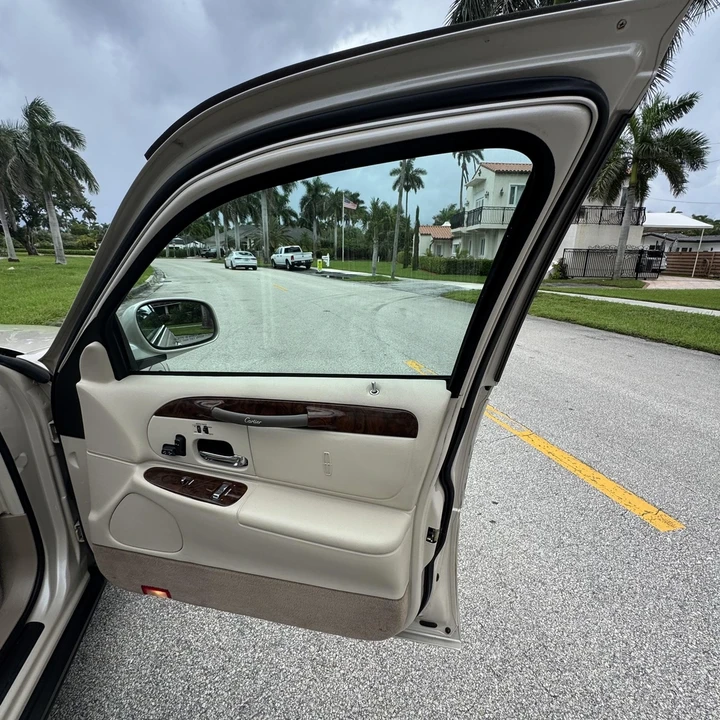 1999 Lincoln Town Car - Image 16 of 21