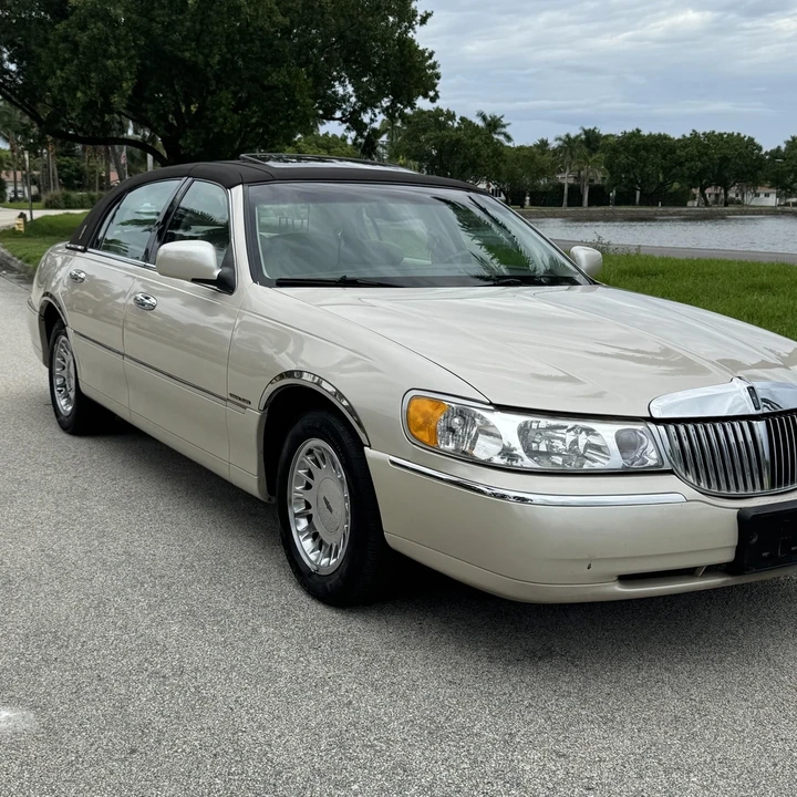 1999 Lincoln Town Car - Image 3 of 21