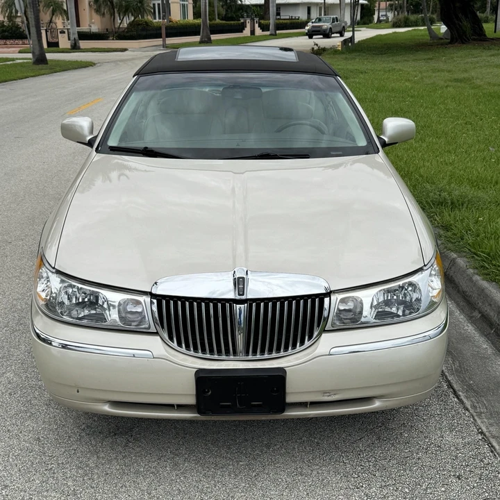 1999 Lincoln Town Car - Image 4 of 21