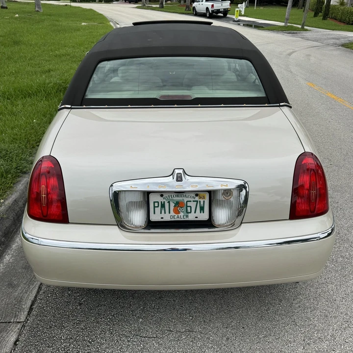 1999 Lincoln Town Car - Image 10 of 21