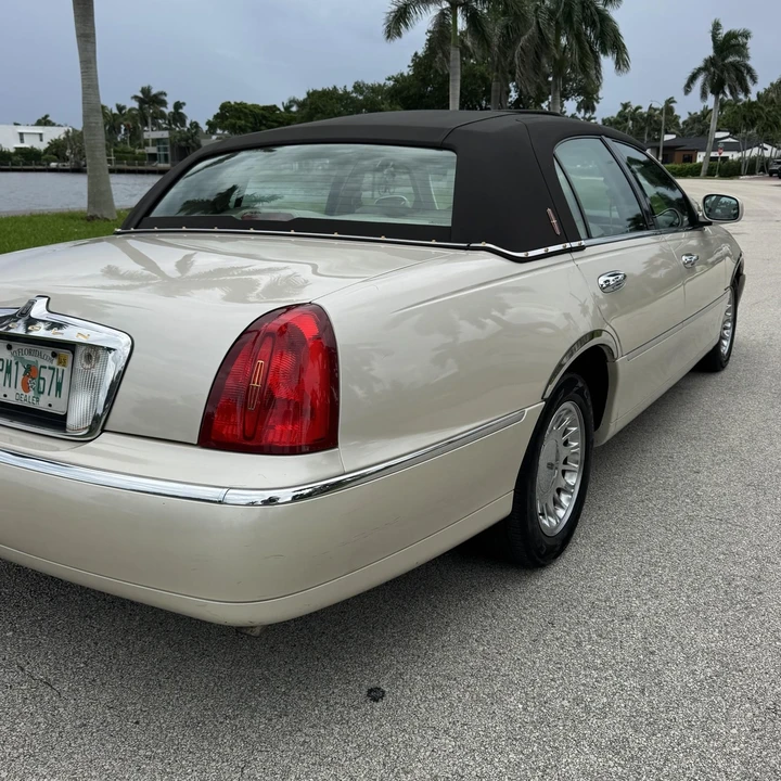 1999 Lincoln Town Car - Image 11 of 21