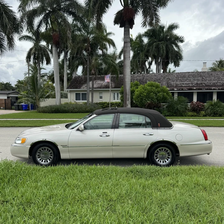 1999 Lincoln Town Car - Image 7 of 21