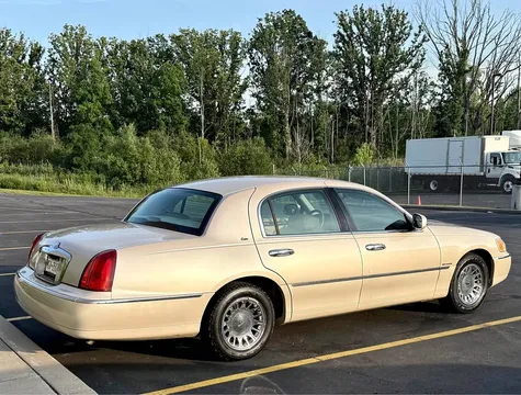 1999 Lincoln Town Car Cartier Designer Sedan 4D