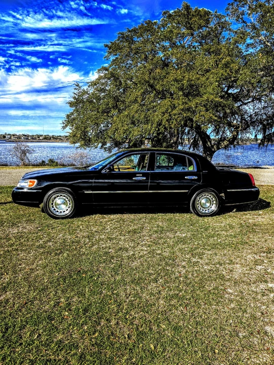 1999 Lincoln Town Car - Image 3 of 20