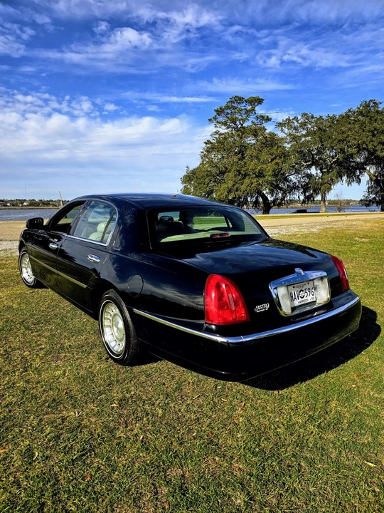 1999 Lincoln Town Car - Image 10 of 20