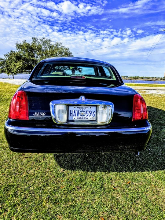 1999 Lincoln Town Car - Image 11 of 20
