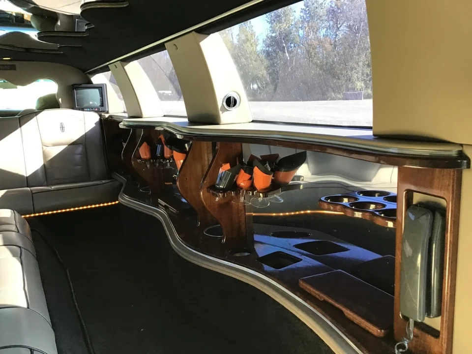 1999 Lincoln Town Car - Image 12 of 21