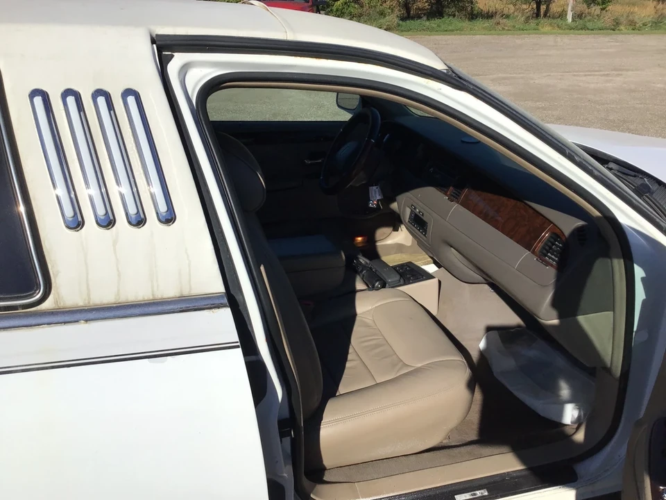 1999 Lincoln Town Car - Image 10 of 21