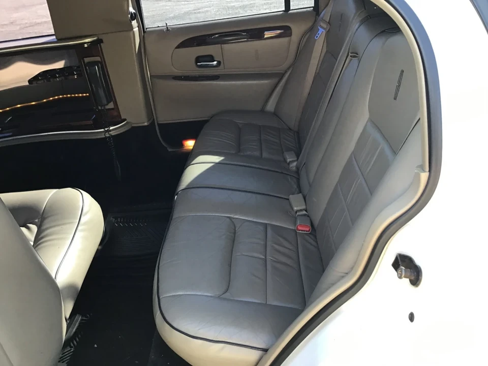 1999 Lincoln Town Car - Image 14 of 21