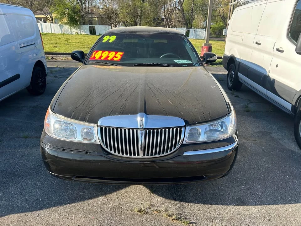 1999 Lincoln Town Car - Image 2 of 9