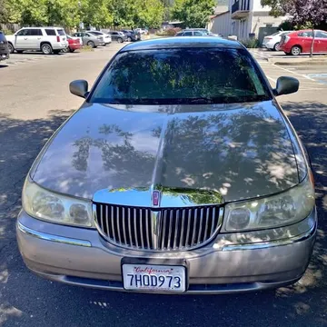1999 Lincoln Town Car Executive Sedan 4D